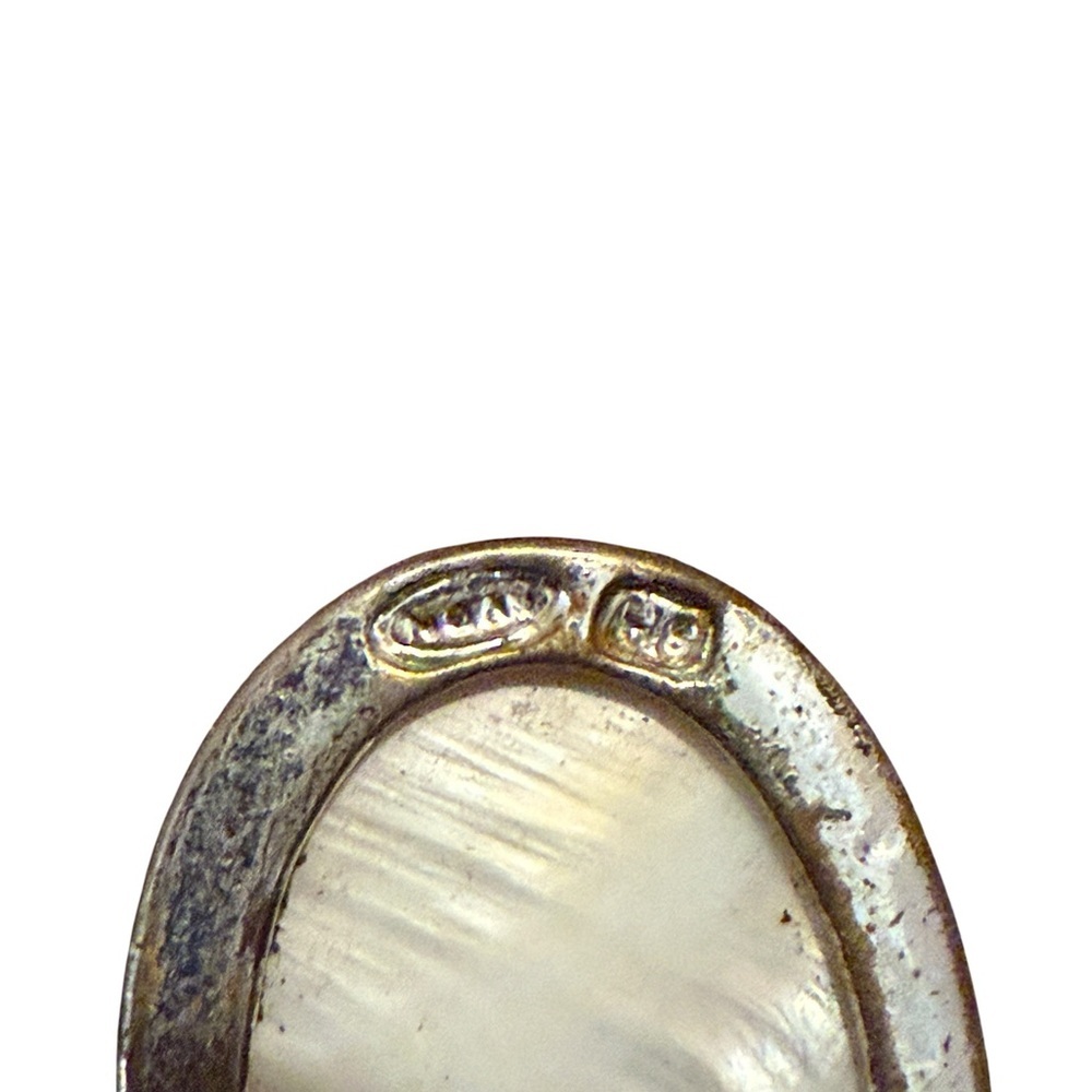 Vintage Avon Silver Necklace with Iridescent Mother of Pearl Pendant - Picture 7 of 8